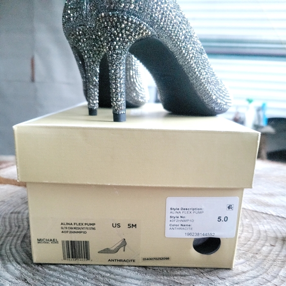 NIB 👠 Michael Kors Alina Flex Pump - Picture 7 of 7